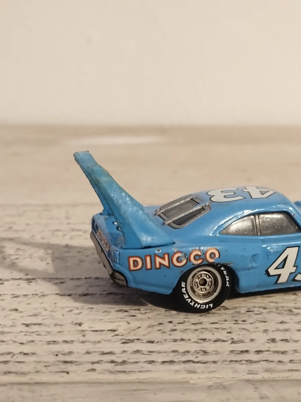 Disney Pixar Cars #43 Dinoco The King Metal Die-cast 1970 Plymouth Superbird